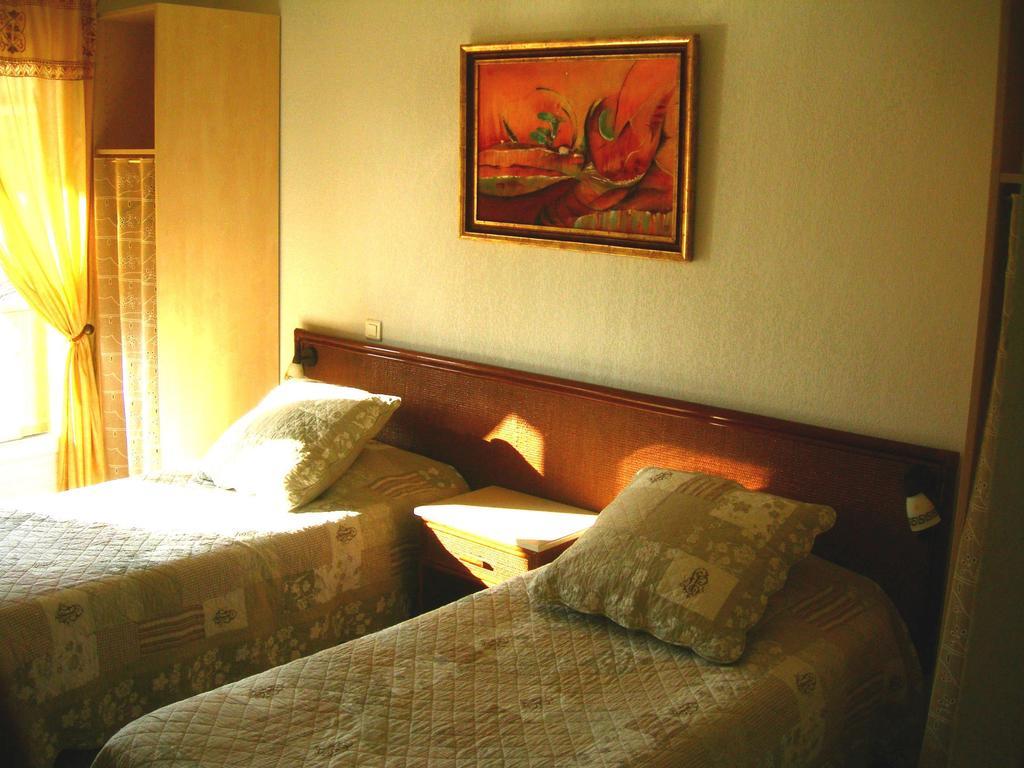 Hotel De La Madeleine Anduze Szoba fotó